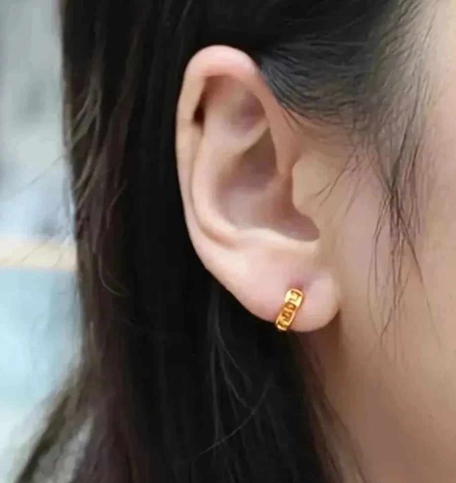 Pequeños aros, aretes dorados – photo 5